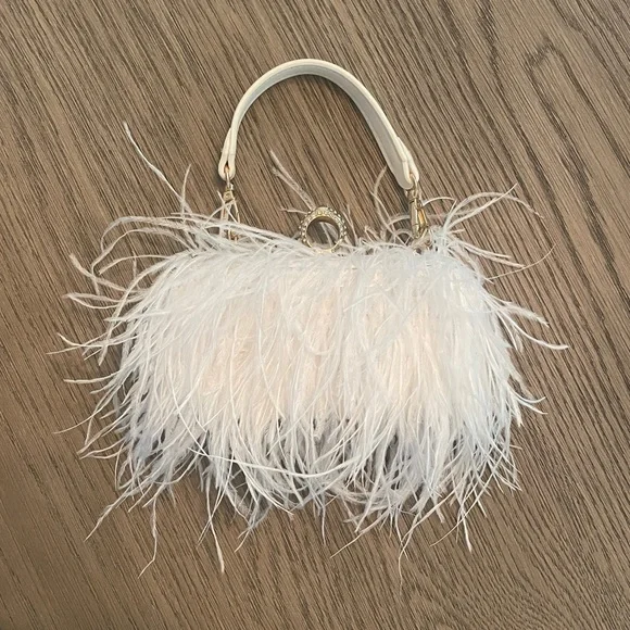 Elegant White Feather Clutch - Picture 3 of 4
